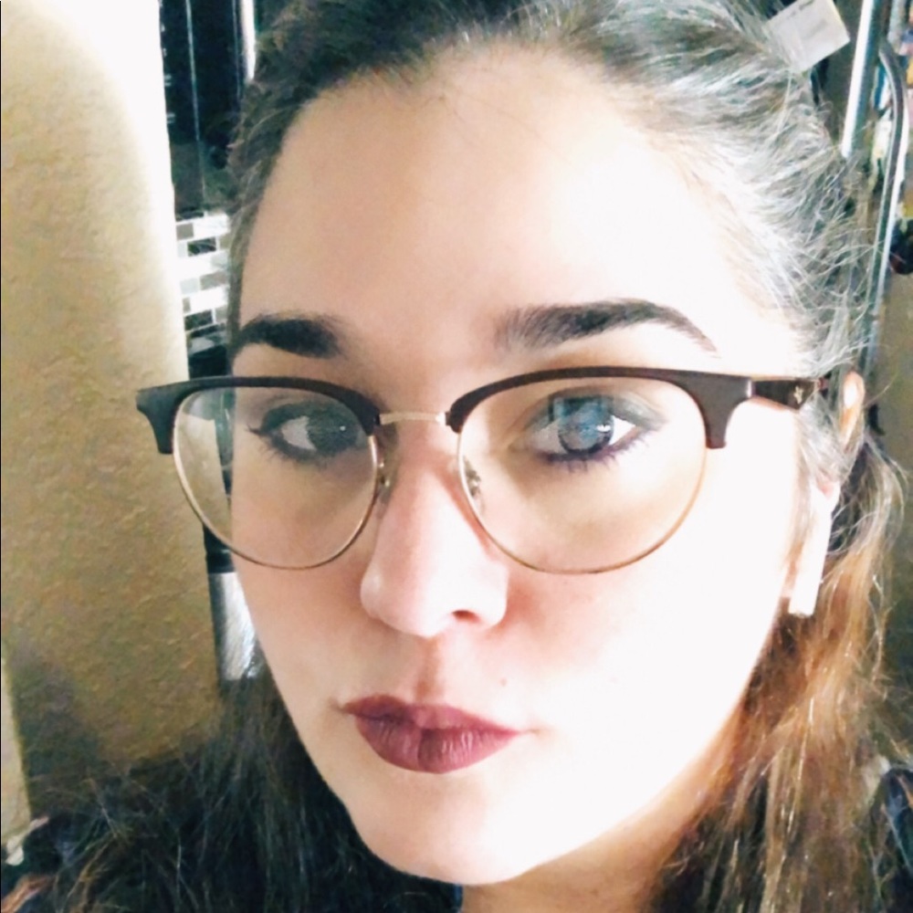 Meet your Posher, Jeannette